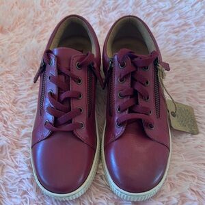 Born Red Sneakers Low-Top Casual